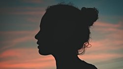 Brené Brown: Kırılganlığın Gücü ve Utancın Derinlikleri