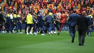 Galatasaray And Fenerbahçe Play To A Goalless Derby Draw