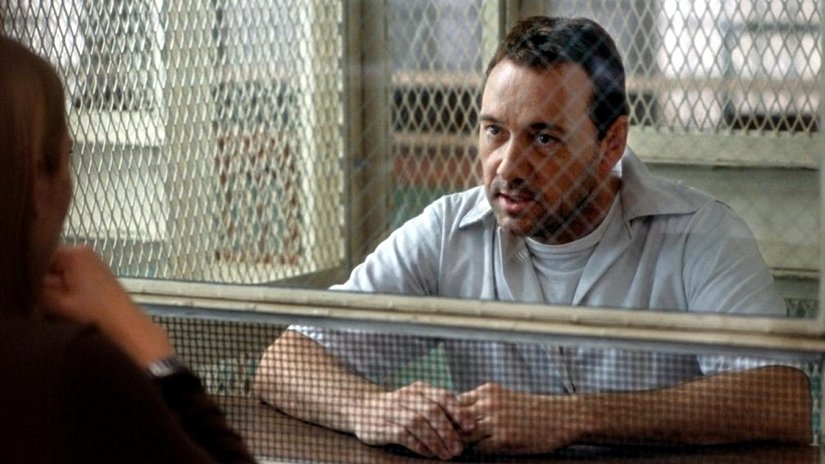 Hukukun cezalandırıcı yapısı insanlığa karşı olabilir mi? İdam karşıtı bir profesör üzerinden olaylar şekilleniyor. Profesörün önce tecavüz suçuyla daha sonra ise insan öldürme suçu ile yargılanıyor. Film profesörle yapılan röportajla ilerliyor.