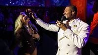 Sabrina Carpenter reveals text from dad after moment with Usher