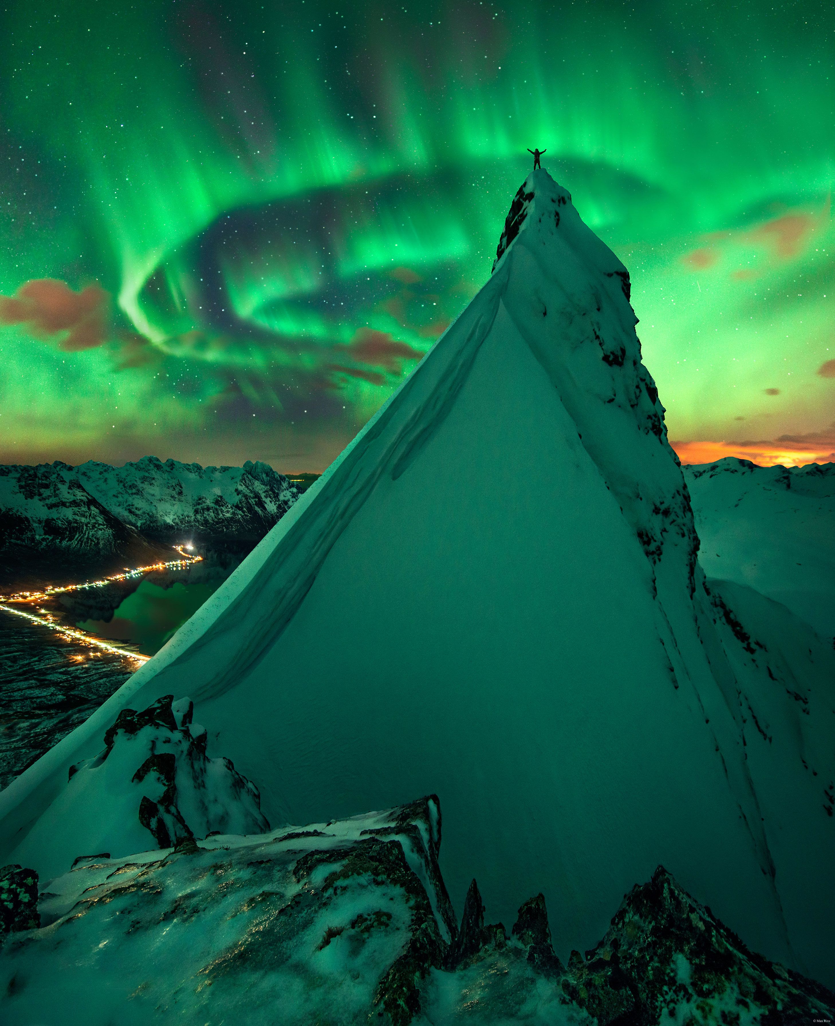  In Green Company: Aurora over Norway 