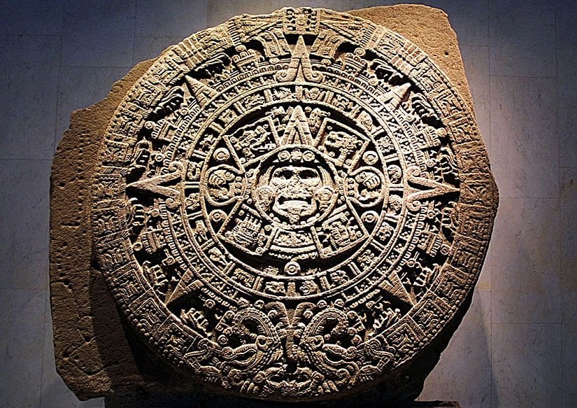 Meksika’daki Ulusal Antropoloji Müzesi’nde sergilenen Aztek Güneş Takvimi