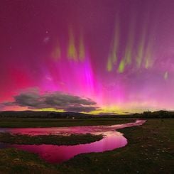 Yeni Zelanda Üzerindeki Rengârenk Aurora