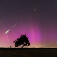 Almanya Üzerinde Meteorlar ve Aurora