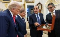 Asim Munir, Pak PM Show Trump Rare Earth Minerals During White House Meet