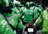 Vụ khách hàng chuyển nhầm 71 triệu đồng cho tài xế: Grab có trách nhiệm gì?