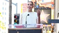 Gal Gadot’s Walk of Fame Ceremony Disrupted by Confrontation Between Pro-Palestine and Pro-Israeli Demonstrators, Police Respond