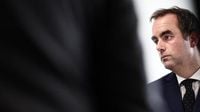 France faces government collapse amid budget standoff
