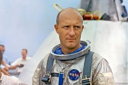 Uzayda İşbirliğinin Öncüsü: Apollo-Soyuz Görevi Komutanı Thomas Stafford 93 Yaşında Hayatını Kaybetti.