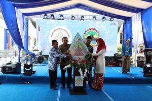 Indonesia Celebrates Culture With Nusantara Fabric Exhibition