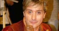 Famoso actor y modelo, figura clave del entretenimiento, fallece tras doble paro cardíaco