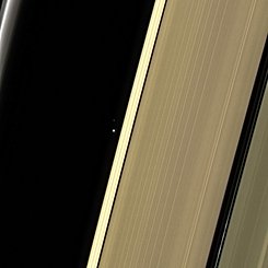 Satürn’ün Halkalarından Doğru Dünya ve Ay