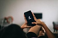 Cheer the blessed end of ‘Fast Times at Cellphone High’