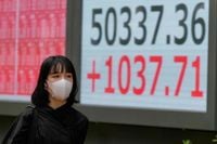 US stocks rally toward more records ahead of pivotal week for Wall Street