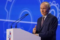 Президент Владимир Путин поздравил россиян с Днем космонавтики