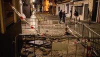 Esta es la arqueta que ha reventado cuando pasaba la Macarena y deja un herido: no pasará por la petalá de calle Parras