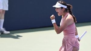 Emma Raducanu Battles Heat To Reach Washington Open Semi Finals