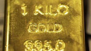 Gold Prices Hit Record Highs Surpassing ₹85,000 Per 10 Grams