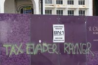 Video: Rayner’s home vandalised with ‘tax evader’ graffiti