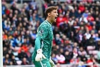 Sunderland boss reacts as Robin Roefs bounces back in style at Nottingham Forest