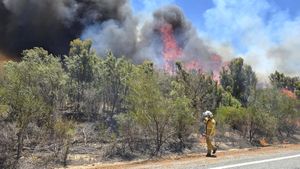 Bushfire Forces Cervantes Residents To Seek Shelter