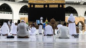 Turkish Mosques Fill With Worshippers For First Teravih Prayers Of Ramadan