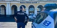 Catania, si impossessa di un cellulare: la polizia lo denuncia