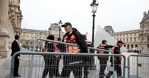 Louvre Museum Robbed In Daring Daylight Heist