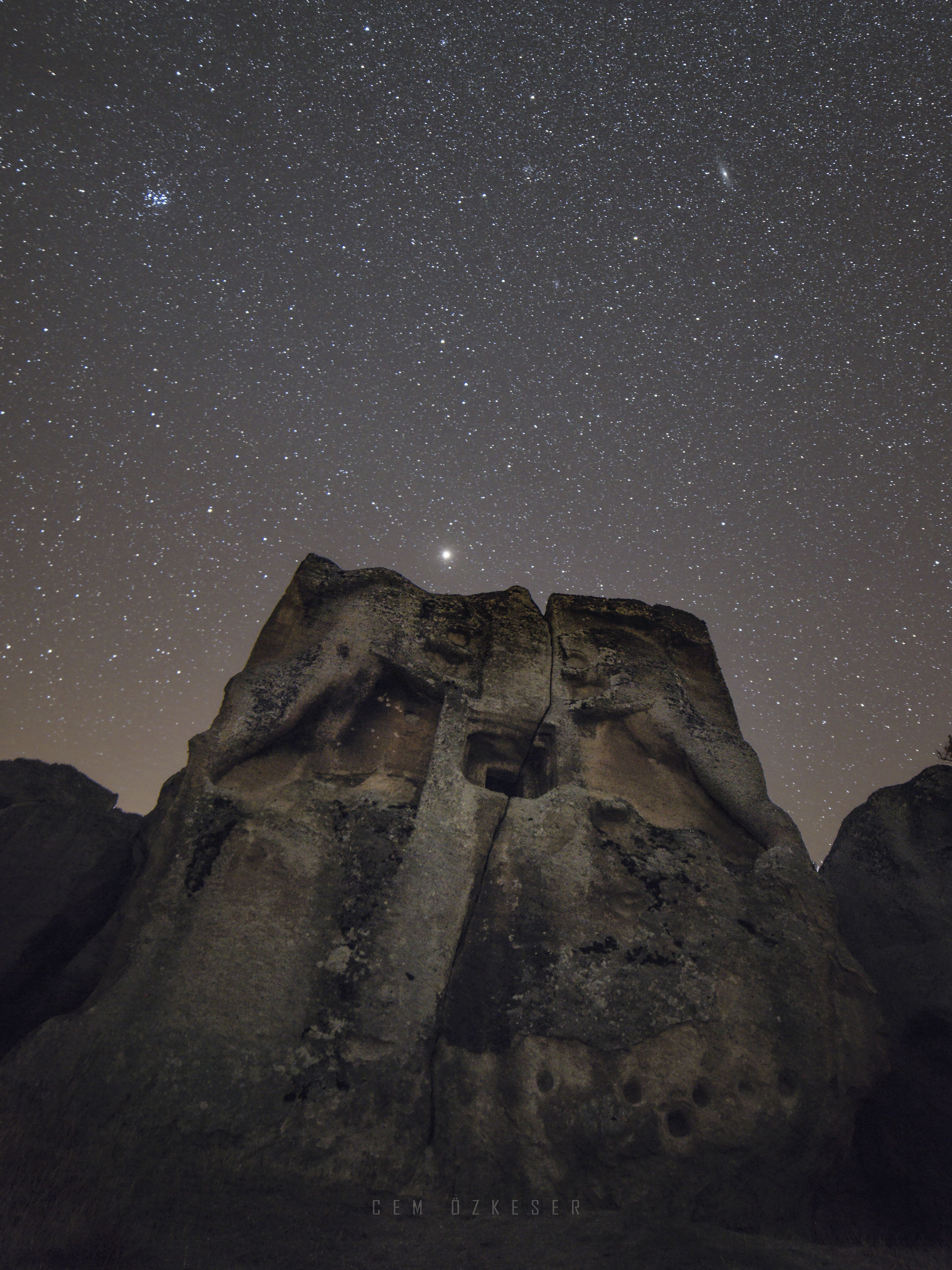 Taştan Aslanlar Üzerinde Mars, Ülker ve Andromeda