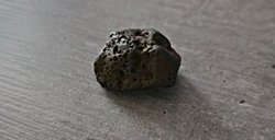 Elimde bir taş daha var, bu da Kuzey İtalya bölgesinden tam  olarak ne olduğunu bilmiyorum?