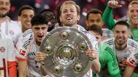 Harry Kane lifts a trophy following Bayern Munich success