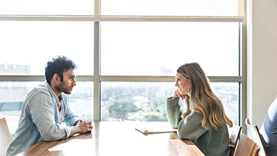 Tanımadığınız Biriyle Siyaset Konuşmak, Beklediğiniz Kadar Korkunç Değil!