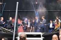 Incydent w Holandii. Tusk wyprowadzony ze sceny