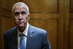 Senate Republicans Stall Trump Fed Pick Amid Legal Battle