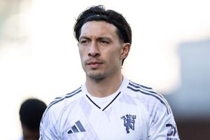 Lisandro Martinez Injury Blow Rocks Manchester United Defense