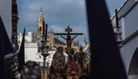 Un Lunes Santo que se rompió en Sevilla