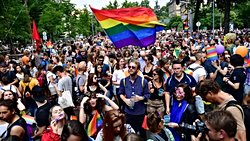 Non-Binary diye adlandırılan bi sınıf olması normal mi?