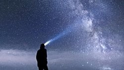 Kara delikler'de bir Evren gibi midir?