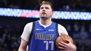 Luka Doncic's Triple-Double Guides Lakers Past Mavericks