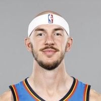 Alex Caruso News: Elite two-way performance