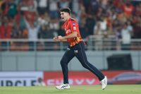 IPL 2025: Who's Xavier Bartlett? - Sports News Portal | Latest Sports Articles | Revsports