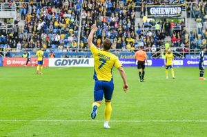 Arka Gdynia Celebrates Return To Ekstraklasa With Victory