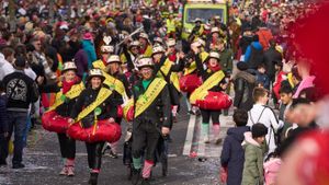 Koblenz Celebrates Vibrant Rosenmontagszug Parade 2025