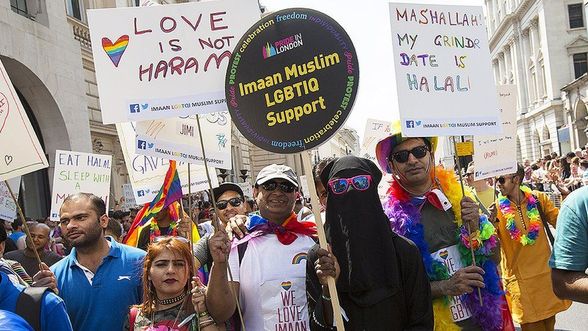 Müslüman LBGTQ+ bireylerinin festivali hakkındaki haber yazısından bir fotoğraf