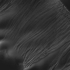  Dry Ice Sled Streaks on Mars 