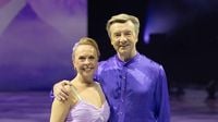 Torvill and Dean to receive damehood and knighthood in King's New Year's Honours | LBC