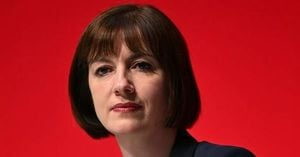 Phillipson Calls For Urgent End To Two Child Benefit Cap
