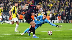 Rangers Steal Lead With 3-1 Win Over Fenerbahce