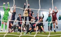 PSG, 5년 만에 챔스 결승으로…그라운드에 서지 못한 이강인