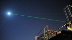 Ay'ın Yüzeyine Yerleştirilen Aynalarla, Ay ile Dünya Arasındaki Mesafeyi Ölçmek